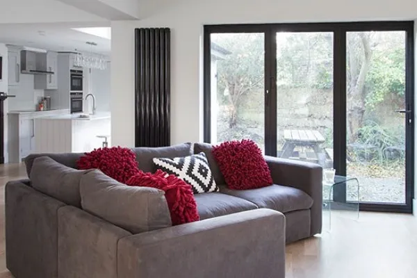 Kožená nebo látková sedačka ?