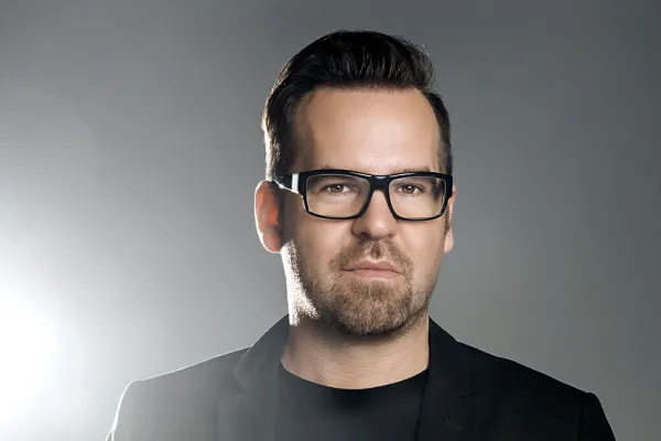 Záleží nám na štýle. Aj preto sme nadviazali spoluprácu s módnym tvorcom Ferom Mikloškom.