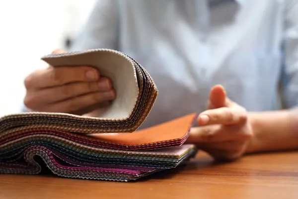 Aký poťahový materiál vybrať na sedačku?